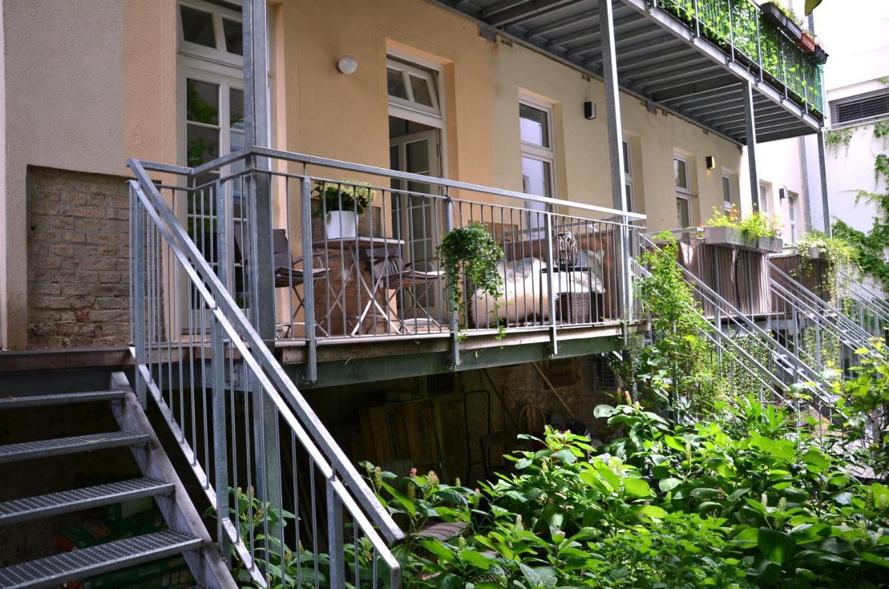 Central Vienna Apartment With Garden View Ngoại thất bức ảnh