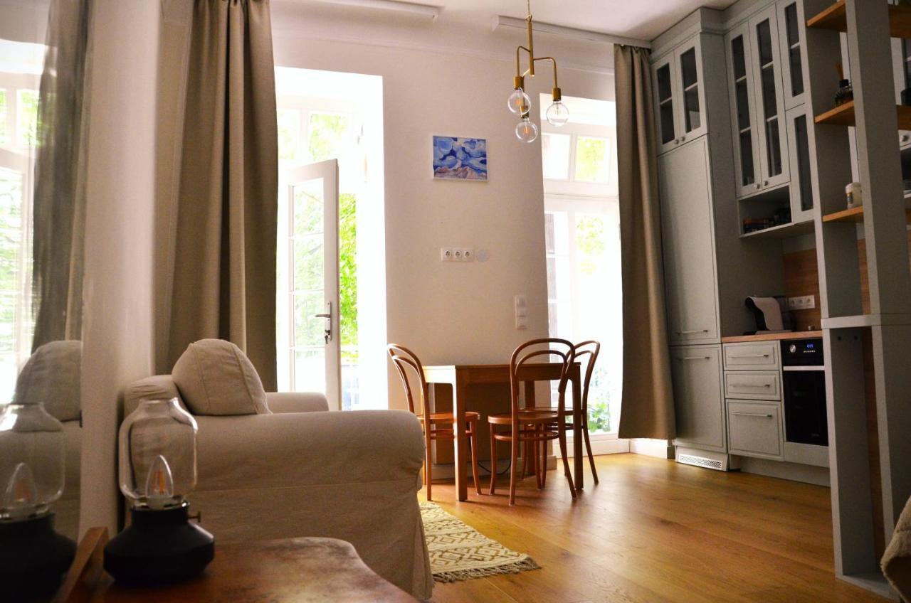 Central Vienna Apartment With Garden View Ngoại thất bức ảnh