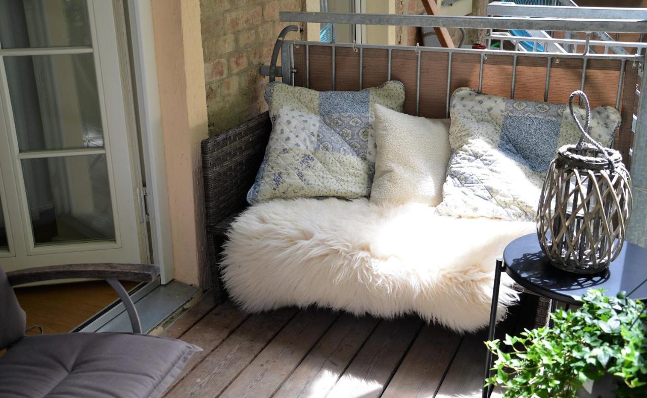 Central Vienna Apartment With Garden View Ngoại thất bức ảnh