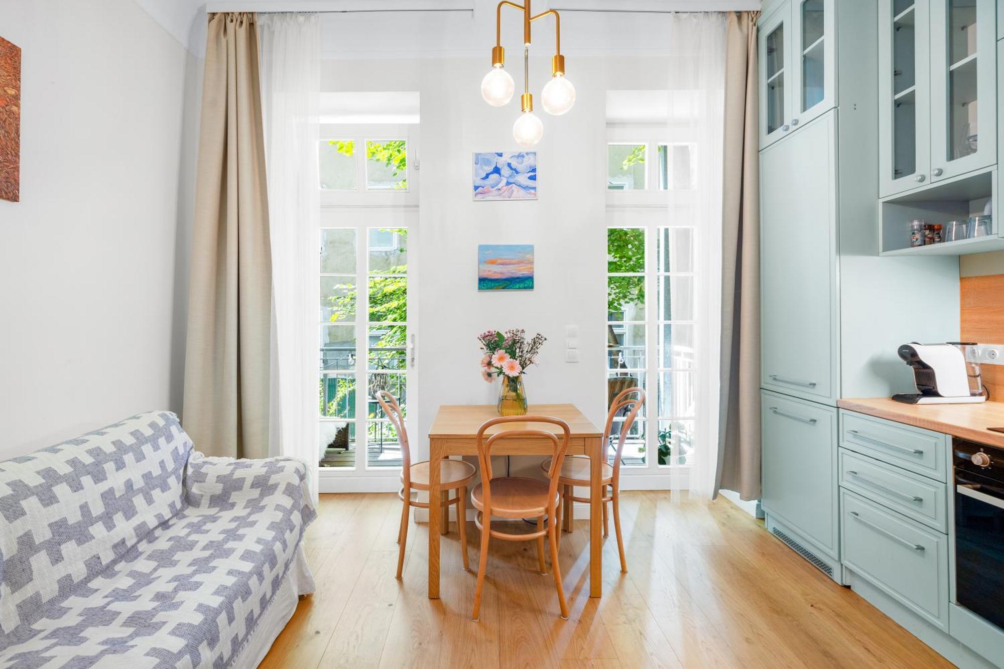 Central Vienna Apartment With Garden View Ngoại thất bức ảnh