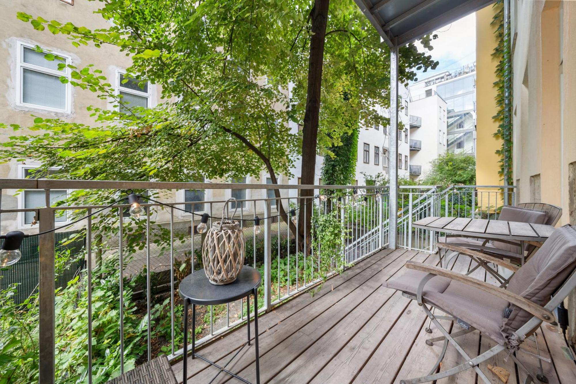 Central Vienna Apartment With Garden View Ngoại thất bức ảnh